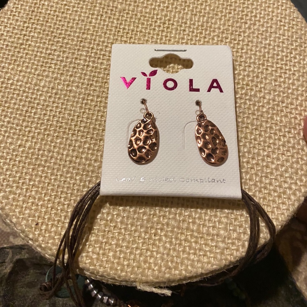 BUNDLE OF JEWELRY - Picture 7 of 12